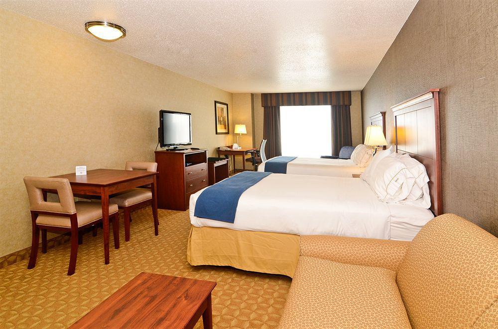 Holiday Inn Express Hotel & Suites Fort Atkinson, An Ihg Hotel מראה חיצוני תמונה