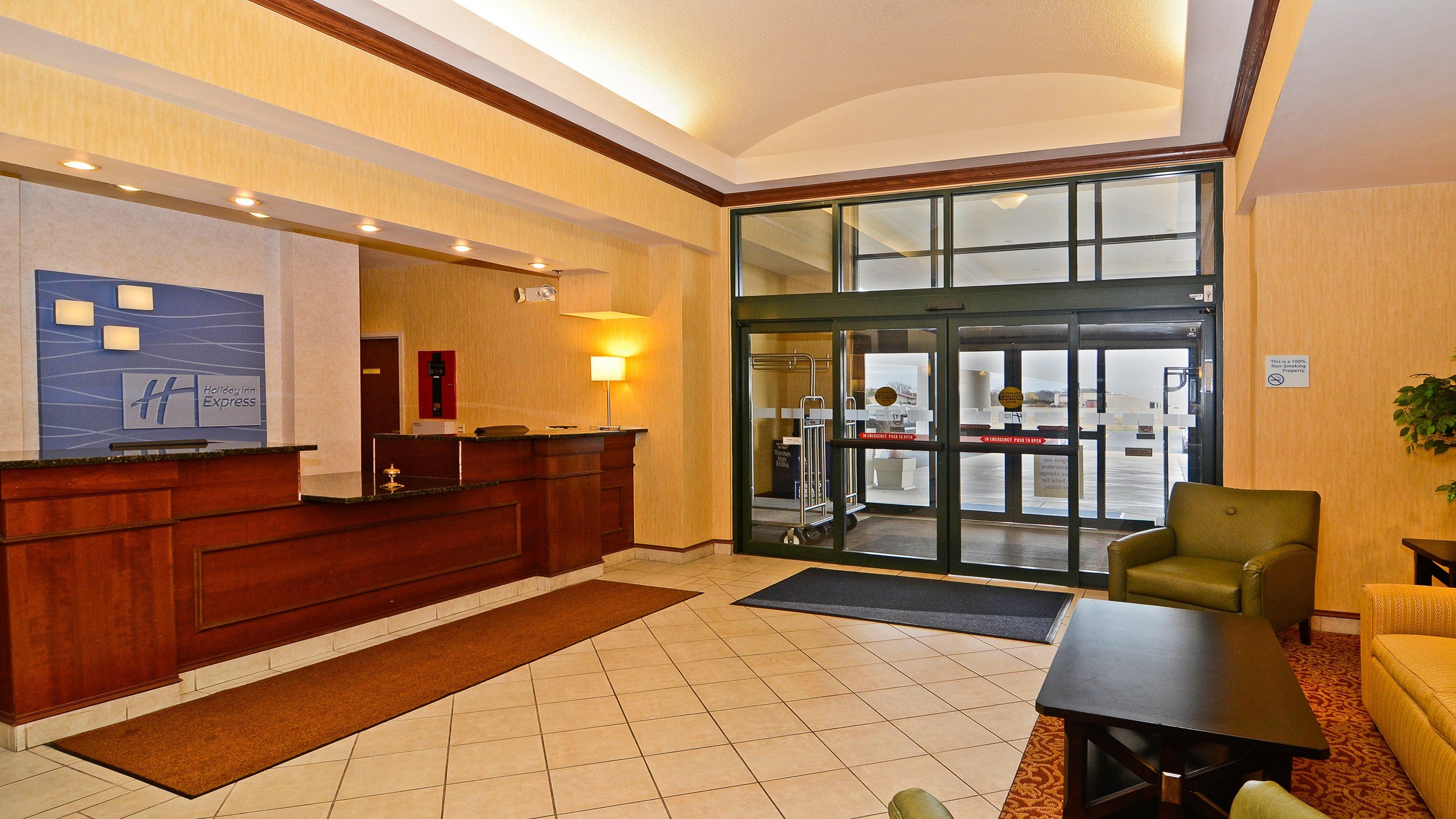 Holiday Inn Express Hotel & Suites Fort Atkinson By Ihg מראה חיצוני תמונה